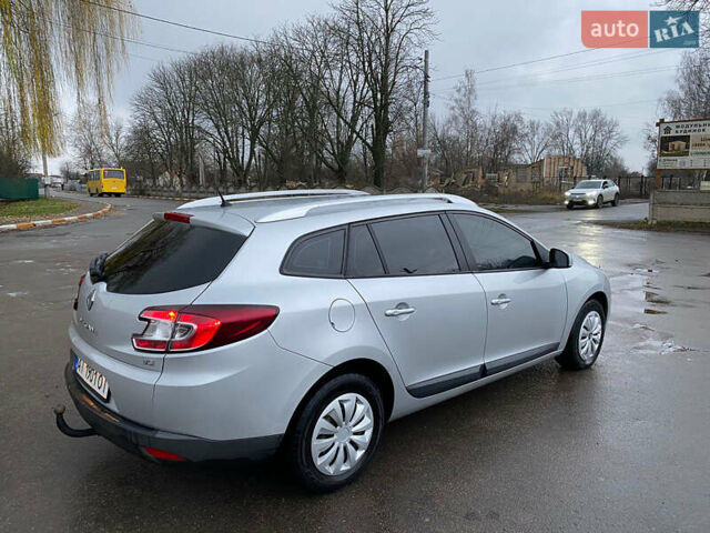 Серый Рено Меган, объемом двигателя 1.46 л и пробегом 300 тыс. км за 6300 $, фото 3 на Automoto.ua