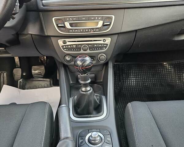 Серый Рено Меган, объемом двигателя 1.6 л и пробегом 195 тыс. км за 7850 $, фото 80 на Automoto.ua