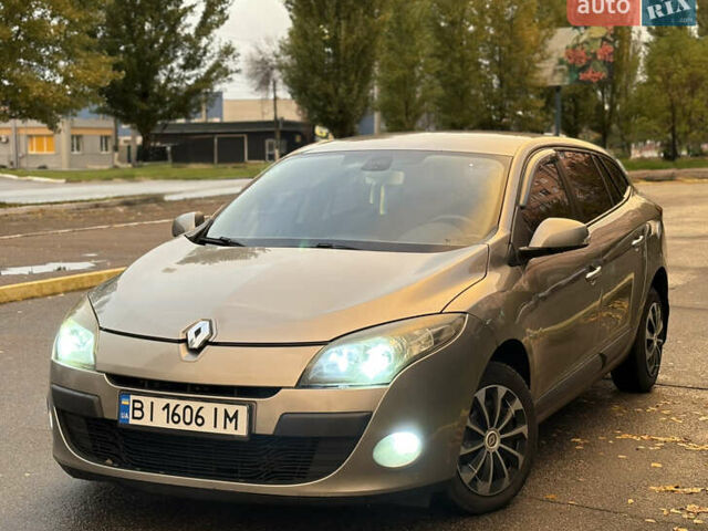 Рено Меган 2010 у Кременчуге на Automoto.ua Сірий Рено Меган, об'ємом двигуна 1.46 л та пробігом 300 тис. км за 6999 $, фото 15 на Automoto.ua