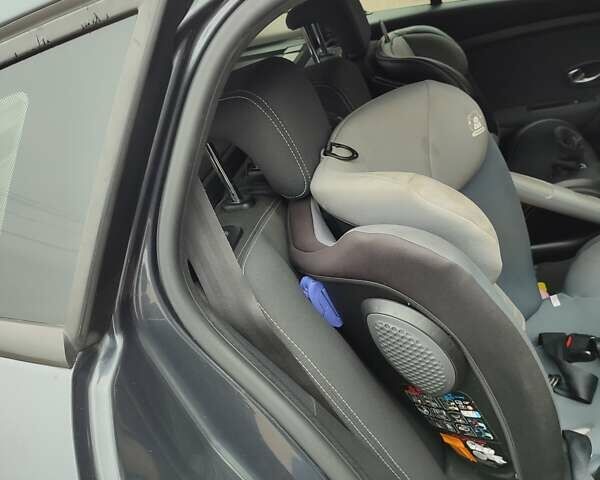 Серый Рено Меган, объемом двигателя 1.4 л и пробегом 250 тыс. км за 7500 $, фото 145 на Automoto.ua