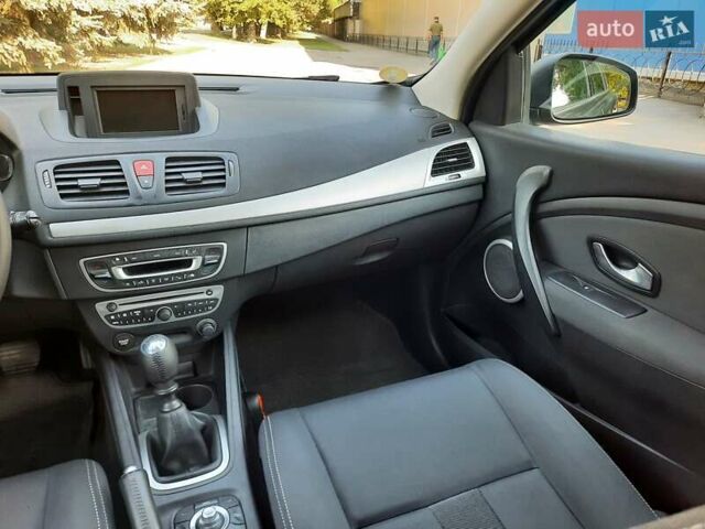 Серый Рено Меган, объемом двигателя 1.6 л и пробегом 183 тыс. км за 7600 $, фото 48 на Automoto.ua