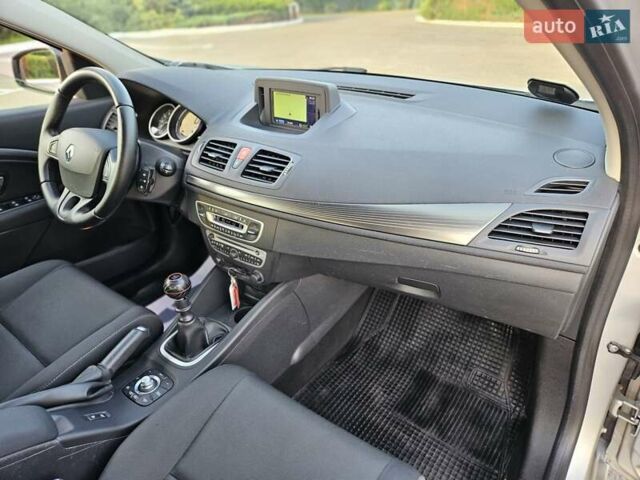 Серый Рено Меган, объемом двигателя 1.6 л и пробегом 195 тыс. км за 7850 $, фото 87 на Automoto.ua