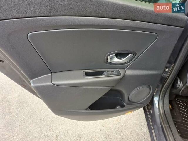 Серый Рено Меган, объемом двигателя 1.5 л и пробегом 273 тыс. км за 7750 $, фото 33 на Automoto.ua