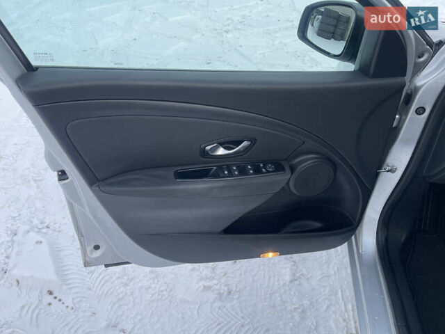 Серый Рено Меган, объемом двигателя 1.6 л и пробегом 225 тыс. км за 7599 $, фото 19 на Automoto.ua