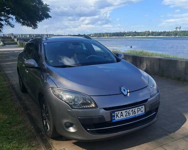 Серый Рено Меган, объемом двигателя 2 л и пробегом 255 тыс. км за 8000 $, фото 1 на Automoto.ua