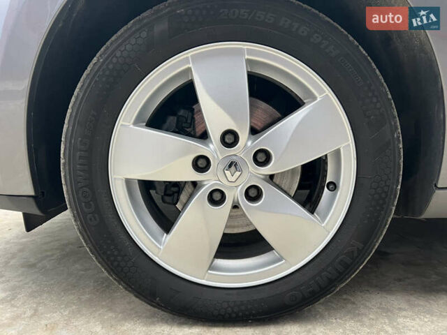 Серый Рено Меган, объемом двигателя 1.6 л и пробегом 182 тыс. км за 7800 $, фото 18 на Automoto.ua