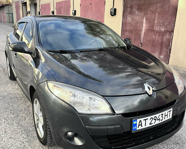 Серый Рено Меган, объемом двигателя 1.46 л и пробегом 325 тыс. км за 6400 $, фото 1 на Automoto.ua