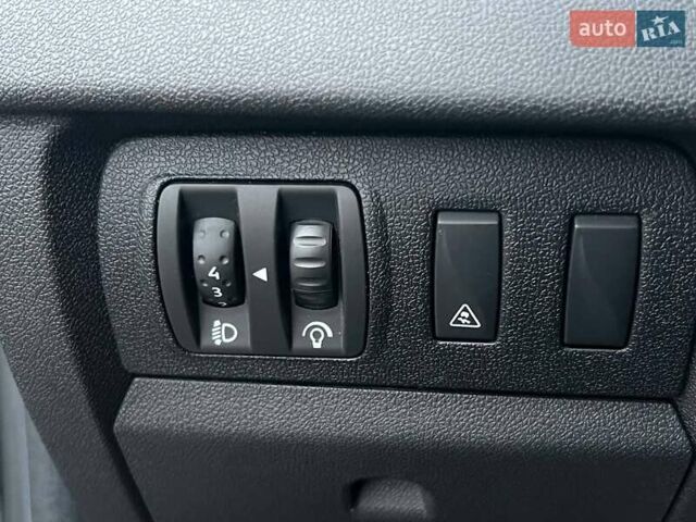 Серый Рено Меган, объемом двигателя 1.5 л и пробегом 269 тыс. км за 6000 $, фото 36 на Automoto.ua