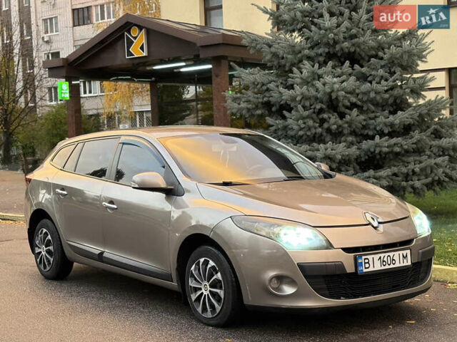 Рено Меган 2010 у Кременчуге на Automoto.ua Сірий Рено Меган, об'ємом двигуна 1.46 л та пробігом 300 тис. км за 6999 $, фото 10 на Automoto.ua