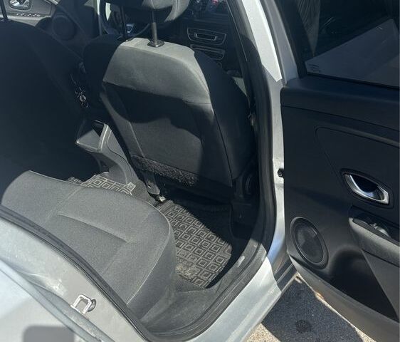 Сірий Рено Меган, об'ємом двигуна 1.5 л та пробігом 250 тис. км за 6100 $, фото 7 на Automoto.ua