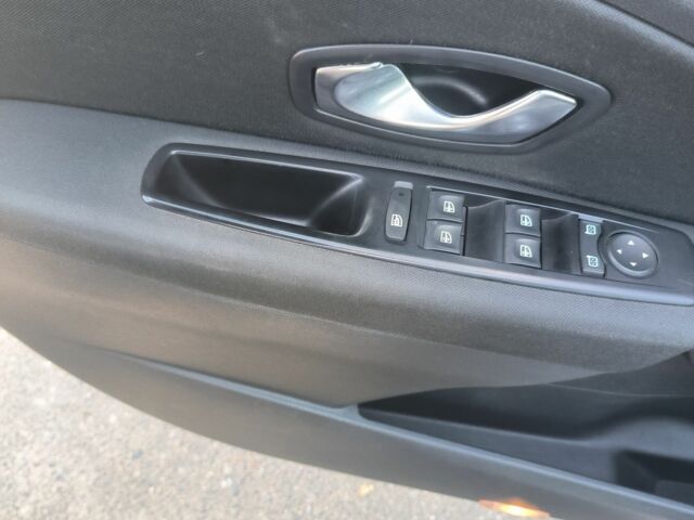 Серый Рено Меган, объемом двигателя 1.5 л и пробегом 390 тыс. км за 5100 $, фото 7 на Automoto.ua