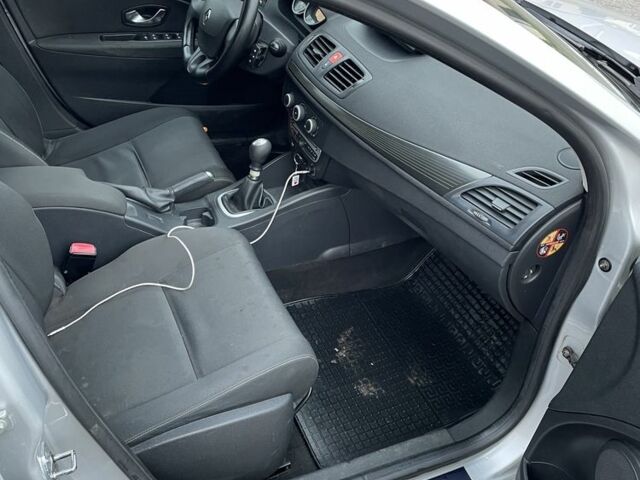 Серый Рено Меган, объемом двигателя 1.5 л и пробегом 345 тыс. км за 6300 $, фото 6 на Automoto.ua