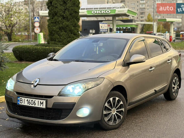 Рено Меган 2010 у Кременчуге на Automoto.ua Сірий Рено Меган, об'ємом двигуна 1.46 л та пробігом 300 тис. км за 6999 $, фото 9 на Automoto.ua