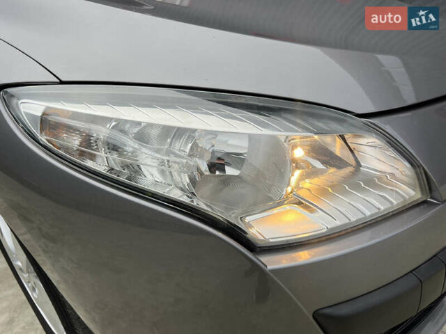 Серый Рено Меган, объемом двигателя 1.6 л и пробегом 182 тыс. км за 7800 $, фото 12 на Automoto.ua