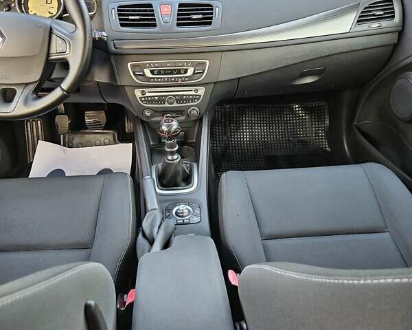 Серый Рено Меган, объемом двигателя 1.6 л и пробегом 195 тыс. км за 7850 $, фото 79 на Automoto.ua