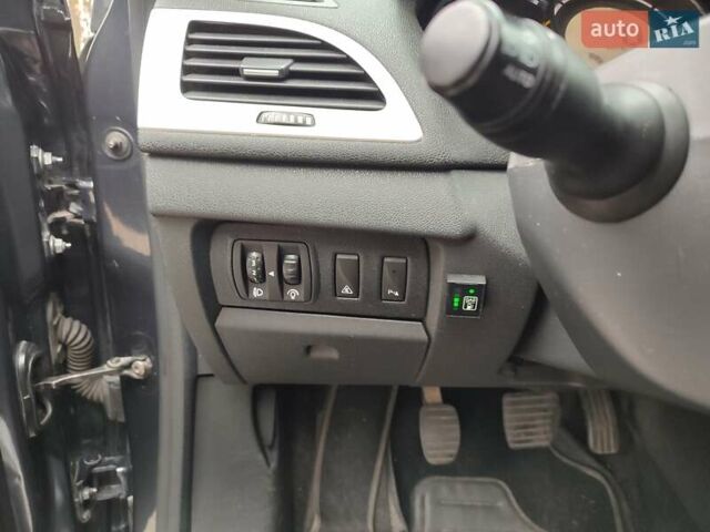 Серый Рено Меган, объемом двигателя 1.4 л и пробегом 250 тыс. км за 7500 $, фото 132 на Automoto.ua