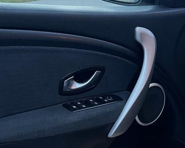 Серый Рено Меган, объемом двигателя 1.6 л и пробегом 215 тыс. км за 7600 $, фото 16 на Automoto.ua