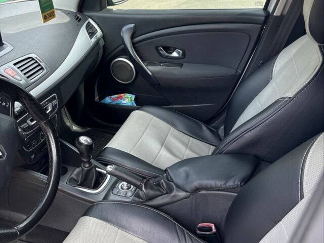 Серый Рено Меган, объемом двигателя 1.5 л и пробегом 360 тыс. км за 7700 $, фото 2 на Automoto.ua