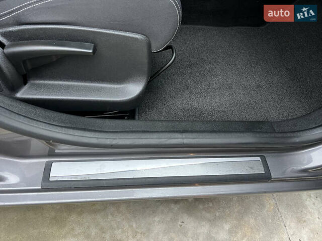 Серый Рено Меган, объемом двигателя 1.6 л и пробегом 182 тыс. км за 7800 $, фото 74 на Automoto.ua