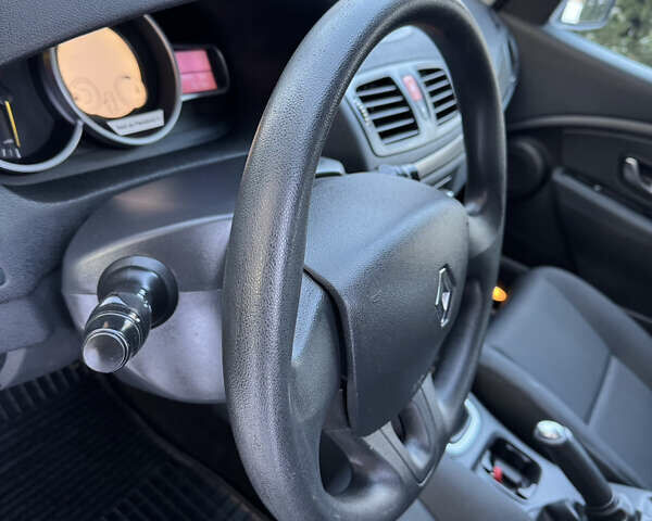 Серый Рено Меган, объемом двигателя 1.6 л и пробегом 199 тыс. км за 7200 $, фото 23 на Automoto.ua