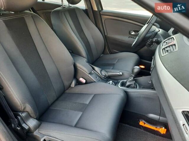 Серый Рено Меган, объемом двигателя 1.6 л и пробегом 183 тыс. км за 7600 $, фото 73 на Automoto.ua