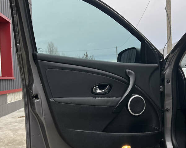 Серый Рено Меган, объемом двигателя 1.6 л и пробегом 182 тыс. км за 7800 $, фото 51 на Automoto.ua