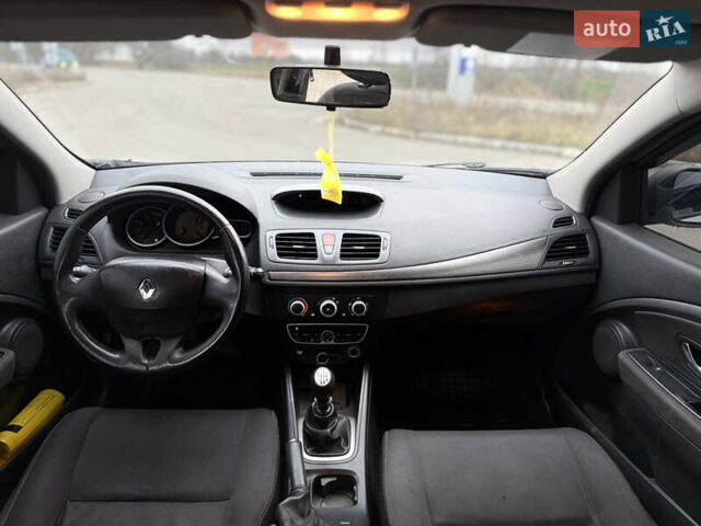 Серый Рено Меган, объемом двигателя 1.9 л и пробегом 286 тыс. км за 5650 $, фото 18 на Automoto.ua