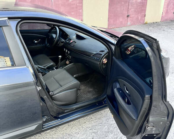 Серый Рено Меган, объемом двигателя 1.46 л и пробегом 325 тыс. км за 6400 $, фото 9 на Automoto.ua