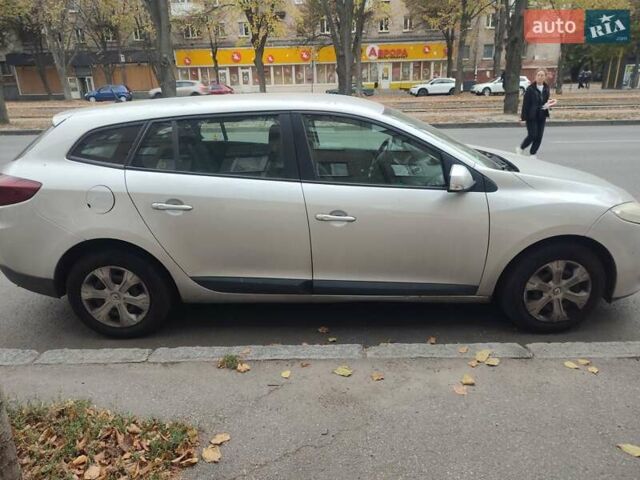 Рено Меган 2010 у Дніпро (Дніпропетровську) на Automoto.ua Сірий Рено Меган, об'ємом двигуна 1.6 л та пробігом 210 тис. км за 7000 $, фото 15 на Automoto.ua