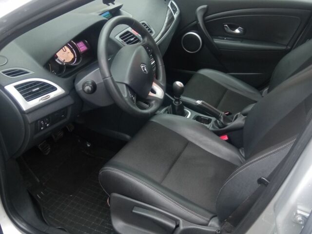 Серый Рено Меган, объемом двигателя 1.5 л и пробегом 260 тыс. км за 6600 $, фото 5 на Automoto.ua