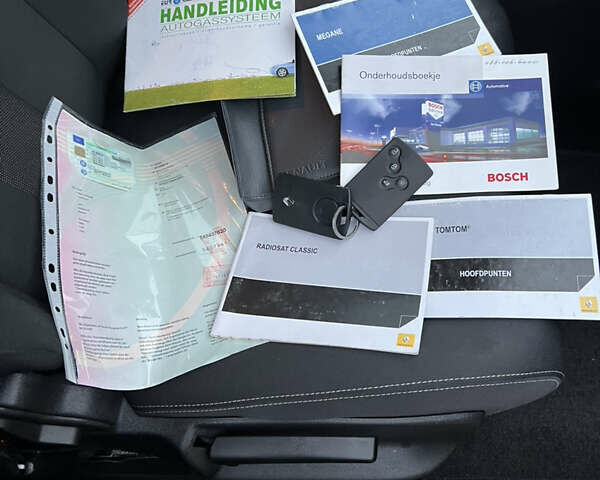 Серый Рено Меган, объемом двигателя 1.6 л и пробегом 182 тыс. км за 7800 $, фото 99 на Automoto.ua