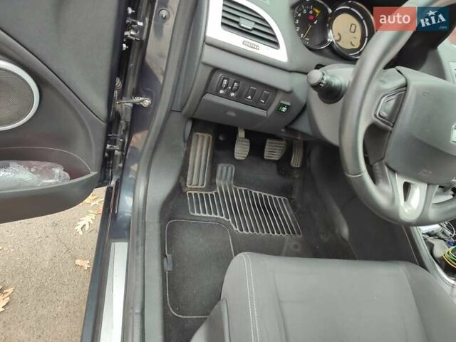 Серый Рено Меган, объемом двигателя 1.4 л и пробегом 250 тыс. км за 7500 $, фото 185 на Automoto.ua