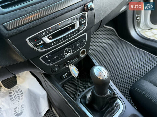 Серый Рено Меган, объемом двигателя 1.46 л и пробегом 180 тыс. км за 6750 $, фото 37 на Automoto.ua