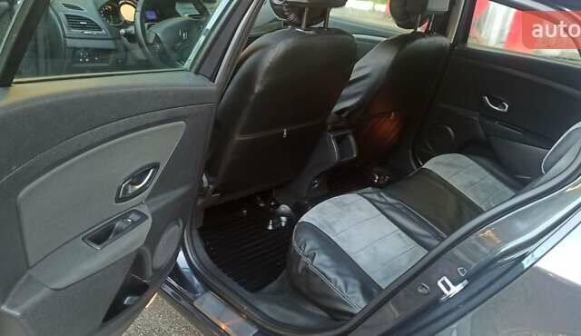 Сірий Рено Меган, об'ємом двигуна 1.6 л та пробігом 205 тис. км за 6900 $, фото 7 на Automoto.ua