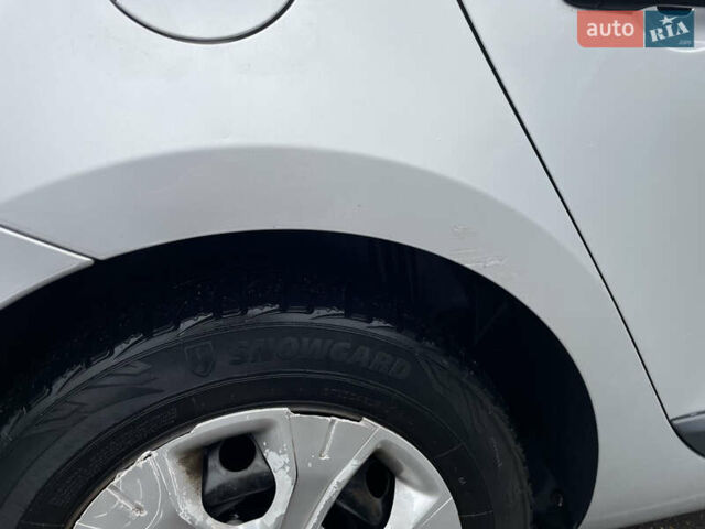 Рено Меган 2010 в Василькове на Automoto.ua Серый Рено Меган, объемом двигателя 1.46 л и пробегом 322 тыс. км за 6000 $, фото 6 на Automoto.ua