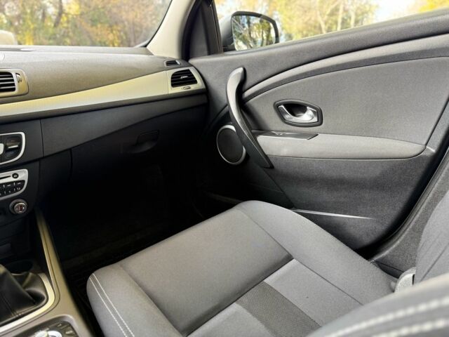 Серый Рено Меган, объемом двигателя 1.5 л и пробегом 280 тыс. км за 6800 $, фото 16 на Automoto.ua