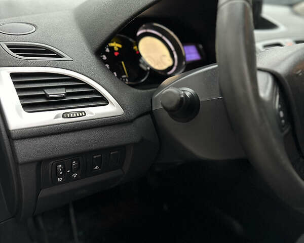 Серый Рено Меган, объемом двигателя 1.5 л и пробегом 215 тыс. км за 6800 $, фото 29 на Automoto.ua