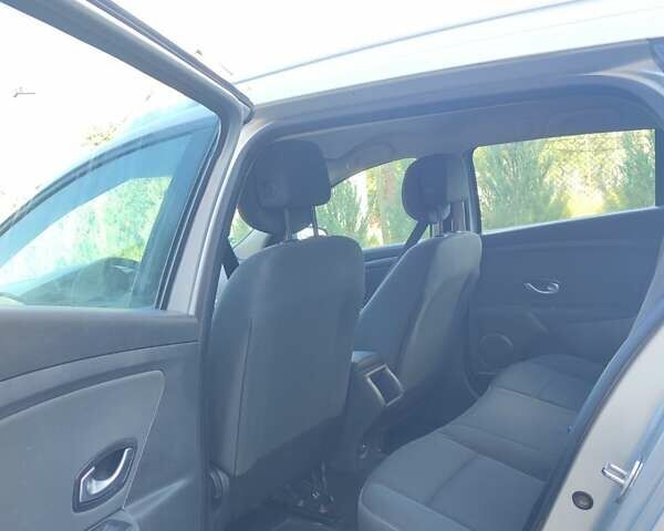 Серый Рено Меган, объемом двигателя 1.5 л и пробегом 238 тыс. км за 7000 $, фото 21 на Automoto.ua