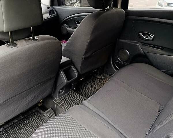 Серый Рено Меган, объемом двигателя 1.5 л и пробегом 261 тыс. км за 6900 $, фото 10 на Automoto.ua