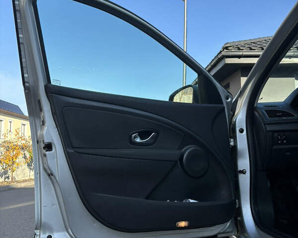 Серый Рено Меган, объемом двигателя 1.46 л и пробегом 244 тыс. км за 4950 $, фото 27 на Automoto.ua