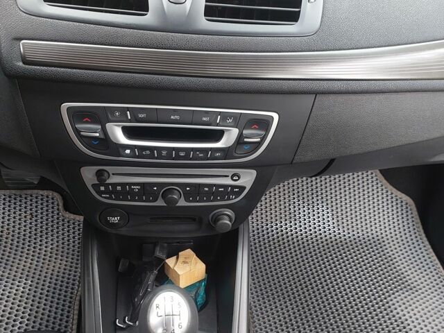 Сірий Рено Меган, об'ємом двигуна 1.5 л та пробігом 206 тис. км за 6000 $, фото 3 на Automoto.ua