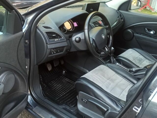 Серый Рено Меган, объемом двигателя 0 л и пробегом 205 тыс. км за 7200 $, фото 4 на Automoto.ua