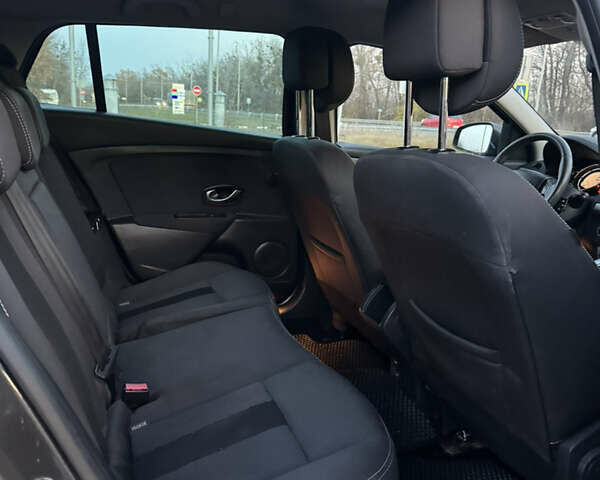 Сірий Рено Меган, об'ємом двигуна 1.46 л та пробігом 260 тис. км за 5900 $, фото 14 на Automoto.ua