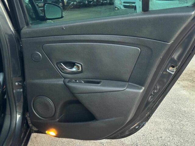 Серый Рено Меган, объемом двигателя 1.9 л и пробегом 297 тыс. км за 6690 $, фото 18 на Automoto.ua