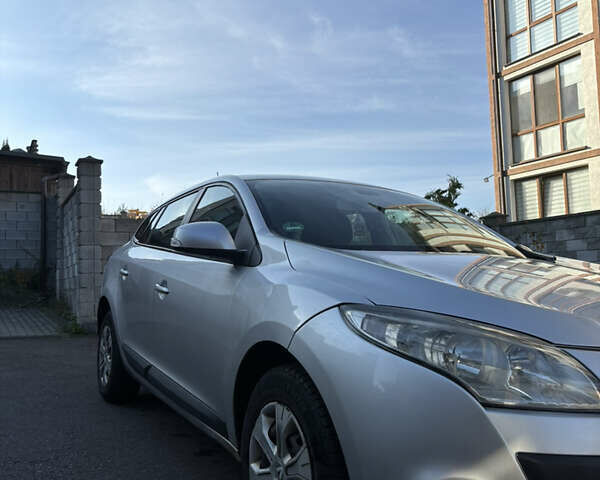 Серый Рено Меган, объемом двигателя 1.46 л и пробегом 244 тыс. км за 4950 $, фото 16 на Automoto.ua