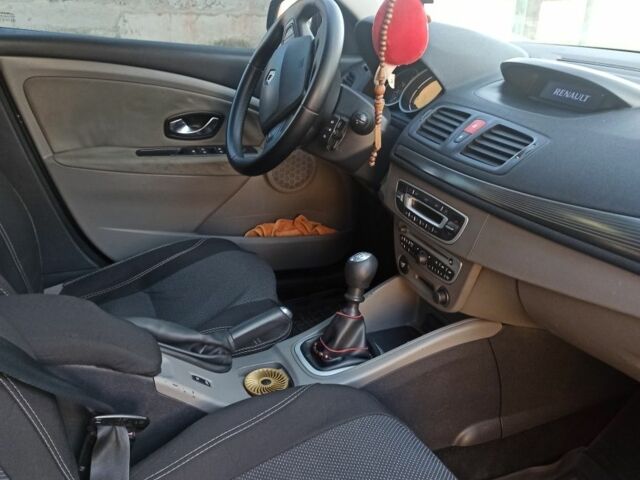 Серый Рено Меган, объемом двигателя 1.5 л и пробегом 322 тыс. км за 5500 $, фото 4 на Automoto.ua