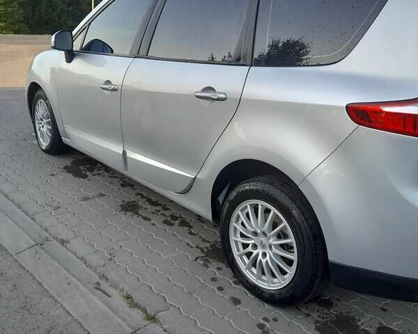 Серый Рено Меган, объемом двигателя 1.46 л и пробегом 242 тыс. км за 7000 $, фото 3 на Automoto.ua