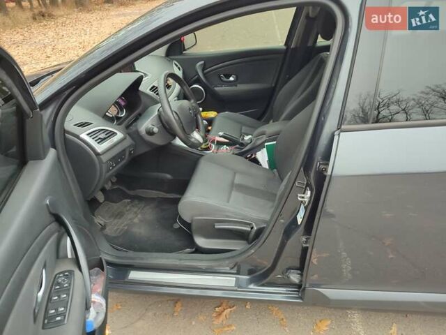 Серый Рено Меган, объемом двигателя 1.4 л и пробегом 250 тыс. км за 7500 $, фото 124 на Automoto.ua