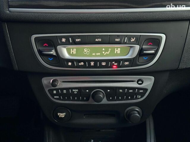 Серый Рено Меган, объемом двигателя 1.9 л и пробегом 297 тыс. км за 7290 $, фото 27 на Automoto.ua