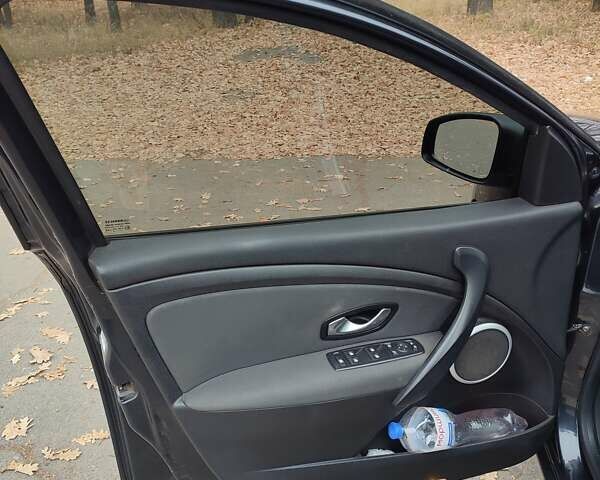 Серый Рено Меган, объемом двигателя 1.4 л и пробегом 250 тыс. км за 7500 $, фото 122 на Automoto.ua